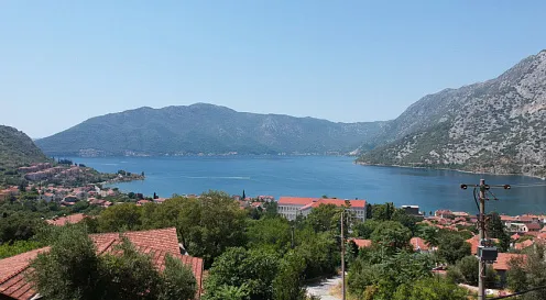 Grundstück mit Panoramablick auf das Meer in Risan, Montenegro — 910 m²